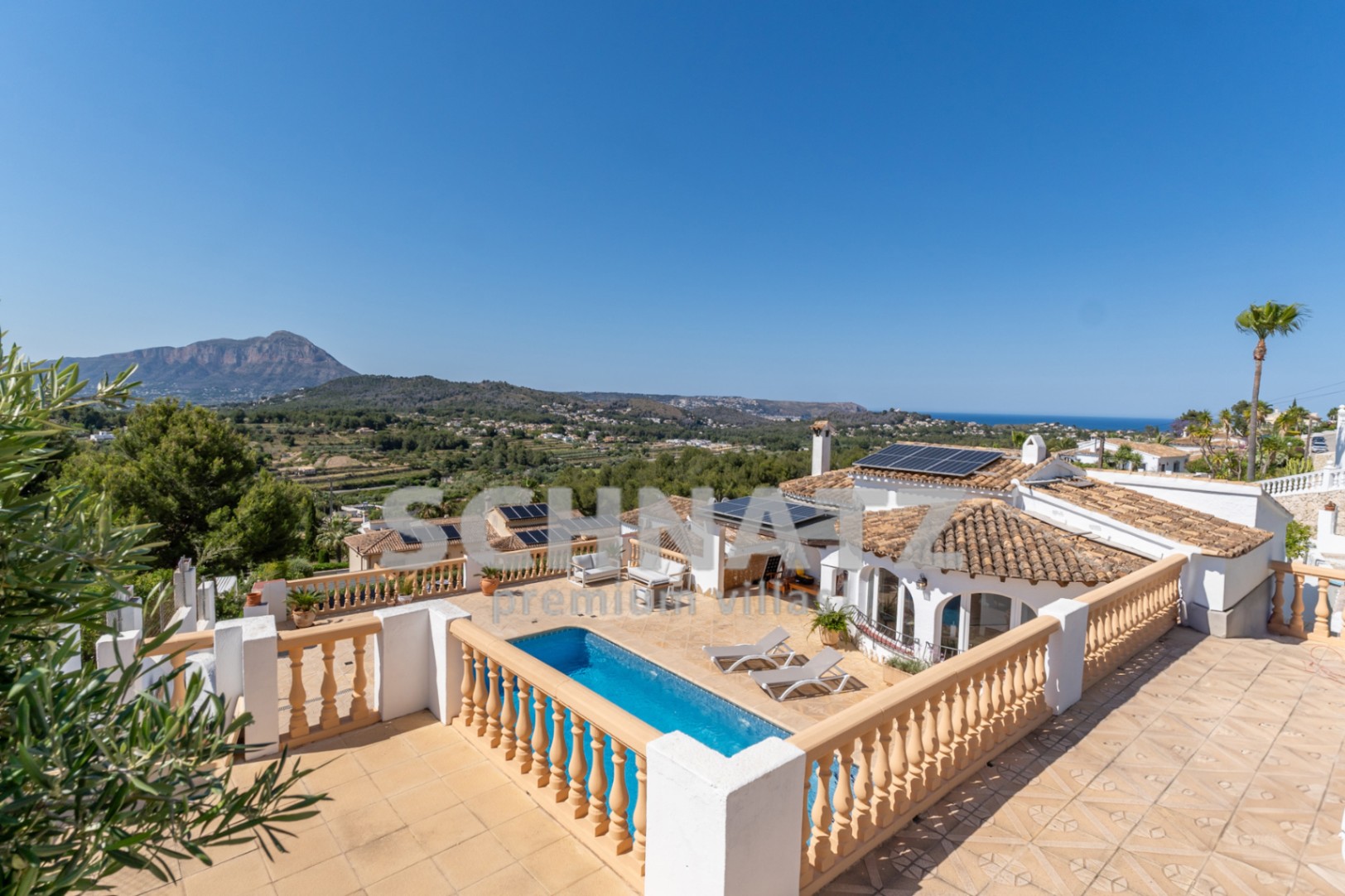 Villa con vistas al mar en venta en Jávea