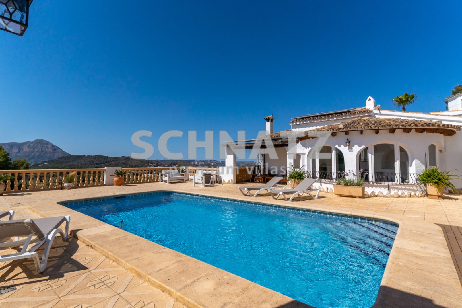 Villa con vistas al mar en venta en Jávea