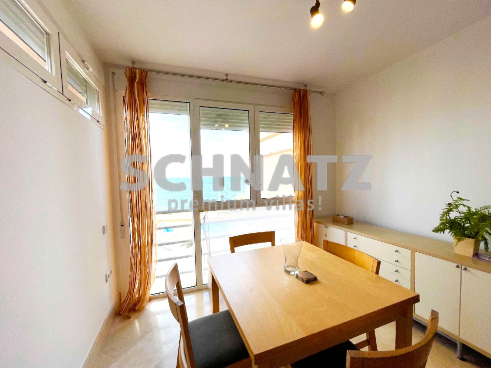 Apartamento en venta en primera línea de playa en Calpe