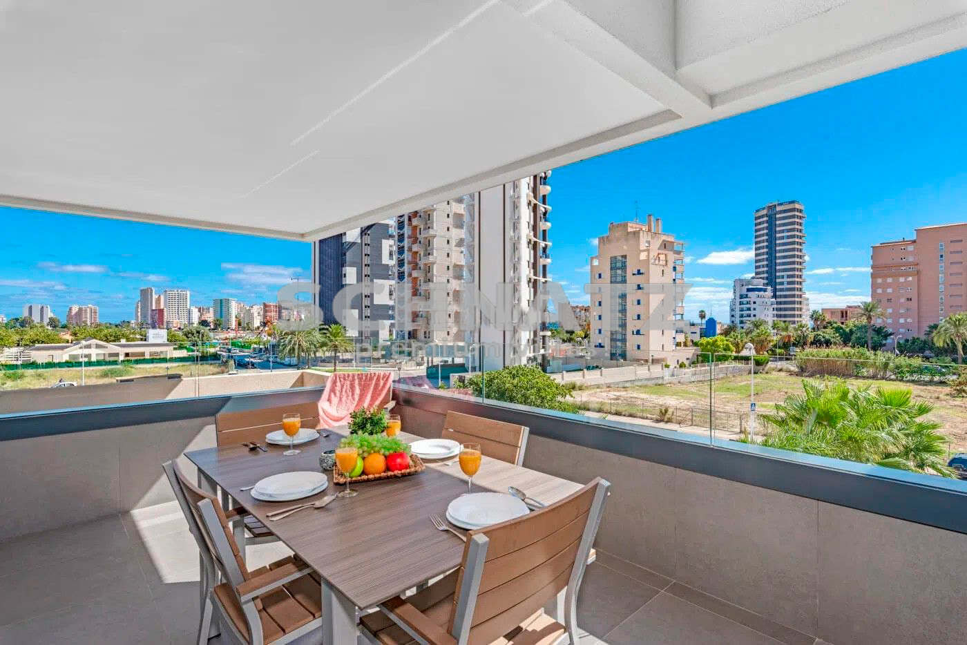 Exclusivo apartamento con vistas al mar en venta en la playa Arenal en Calpe