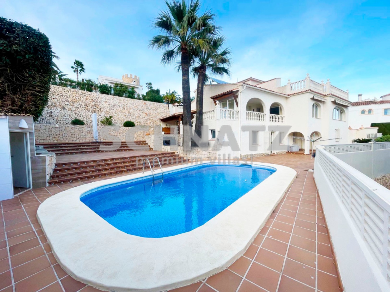 Preciosa villa con vistas panorámicas al mar y al Peñón en venta en Calpe