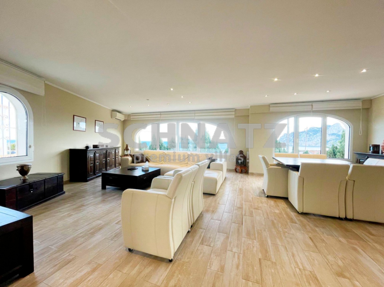 Preciosa villa con vistas panorámicas al mar y al Peñón en venta en Calpe