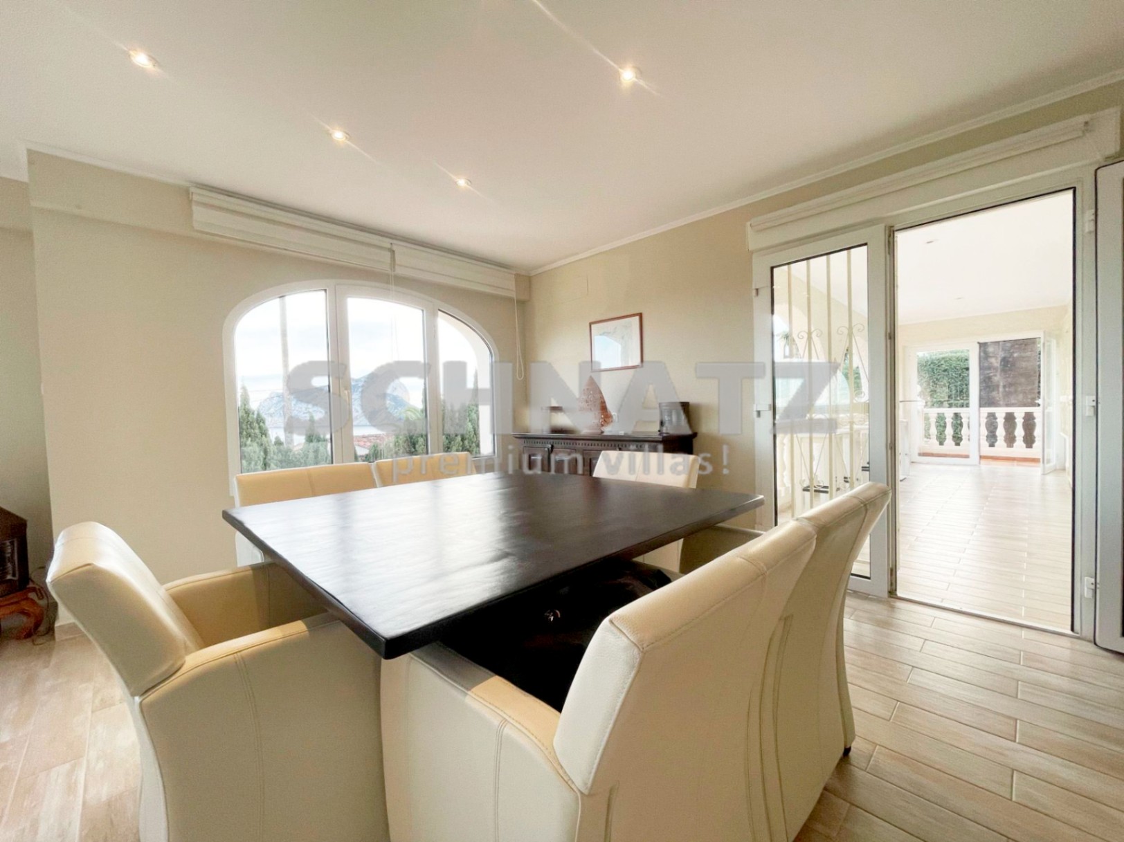 Preciosa villa con vistas panorámicas al mar y al Peñón en venta en Calpe