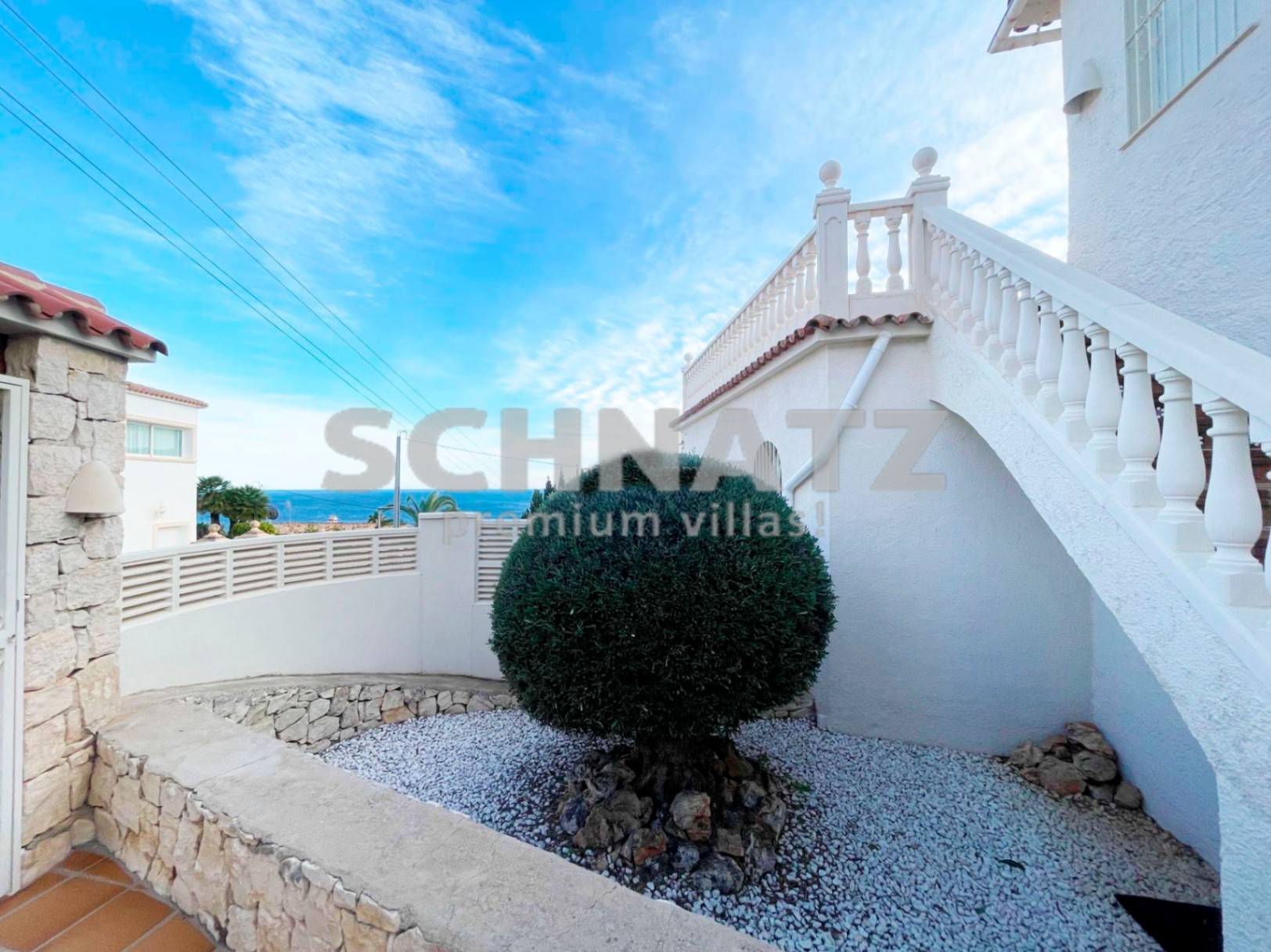 Preciosa villa con vistas panorámicas al mar y al Peñón en venta en Calpe