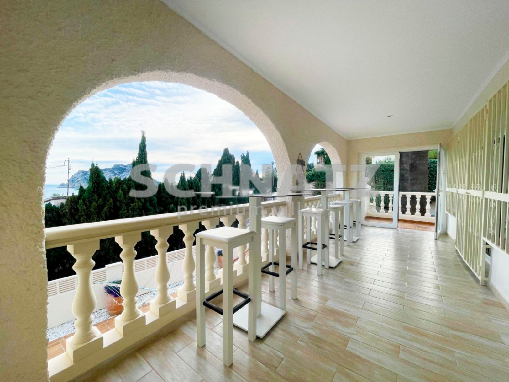 Preciosa villa con vistas panorámicas al mar y al Peñón en venta en Calpe