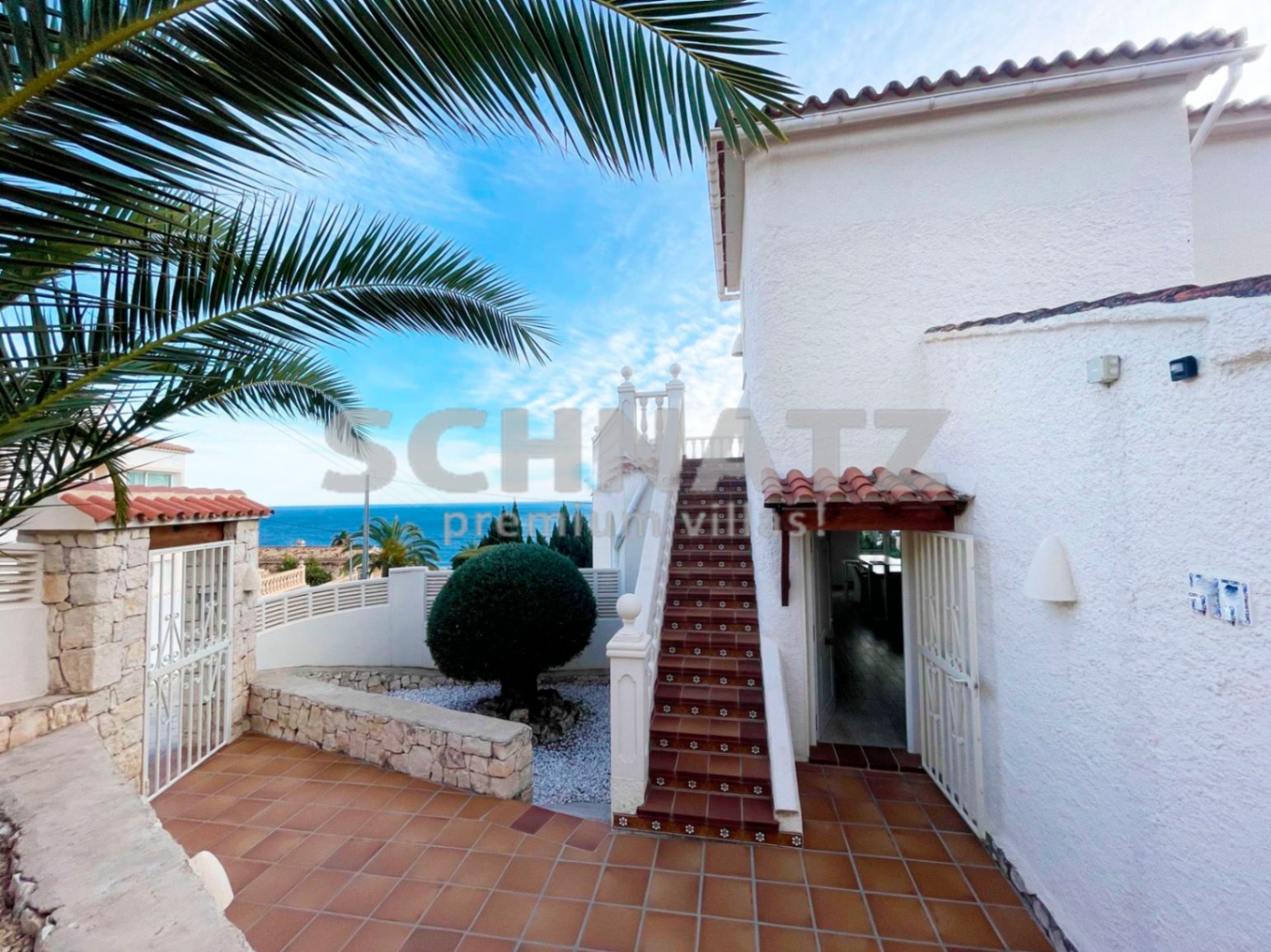 Preciosa villa con vistas panorámicas al mar y al Peñón en venta en Calpe