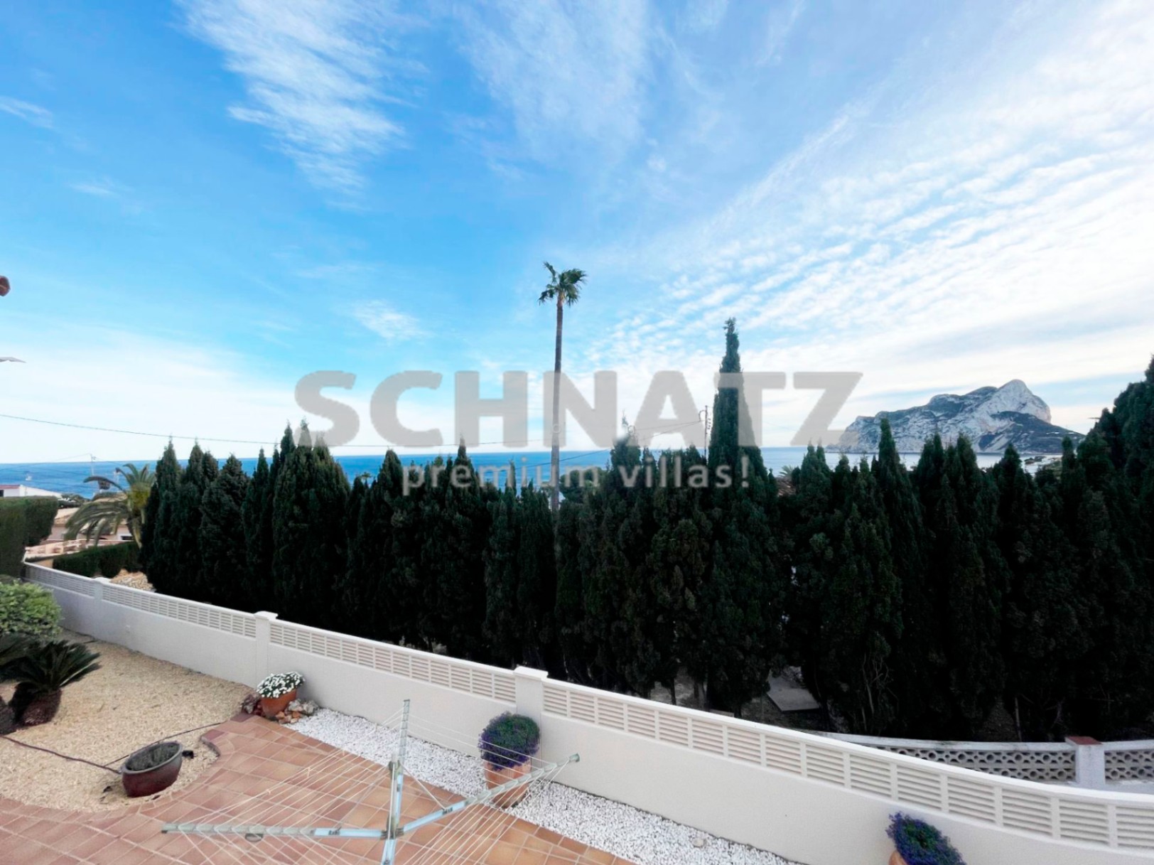 Preciosa villa con vistas panorámicas al mar y al Peñón en venta en Calpe
