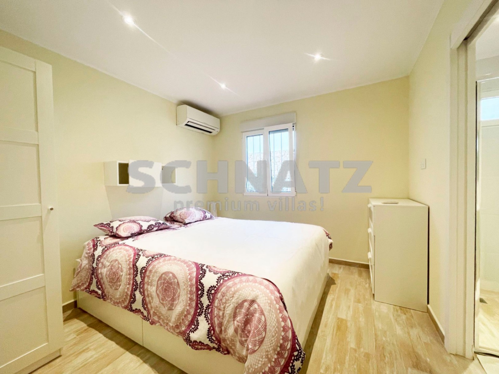 Preciosa villa con vistas panorámicas al mar y al Peñón en venta en Calpe