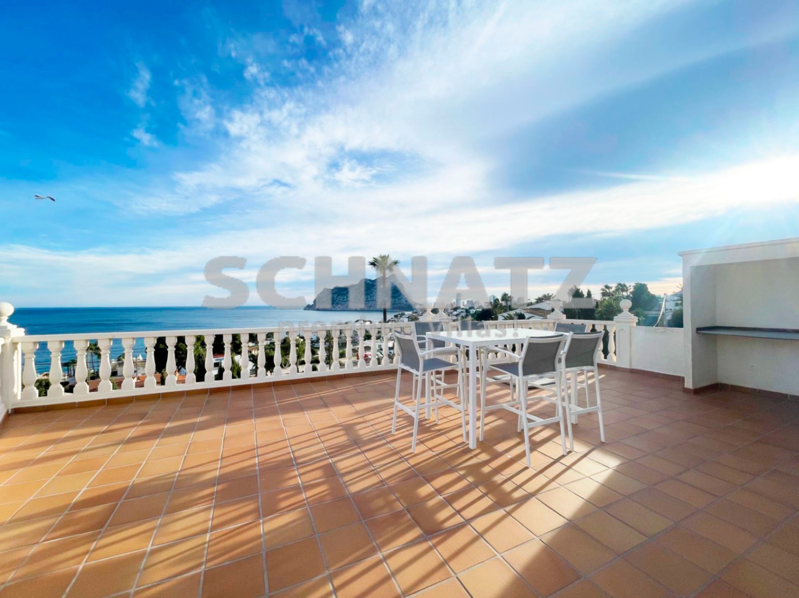 Preciosa villa con vistas panorámicas al mar y al Peñón en venta en Calpe