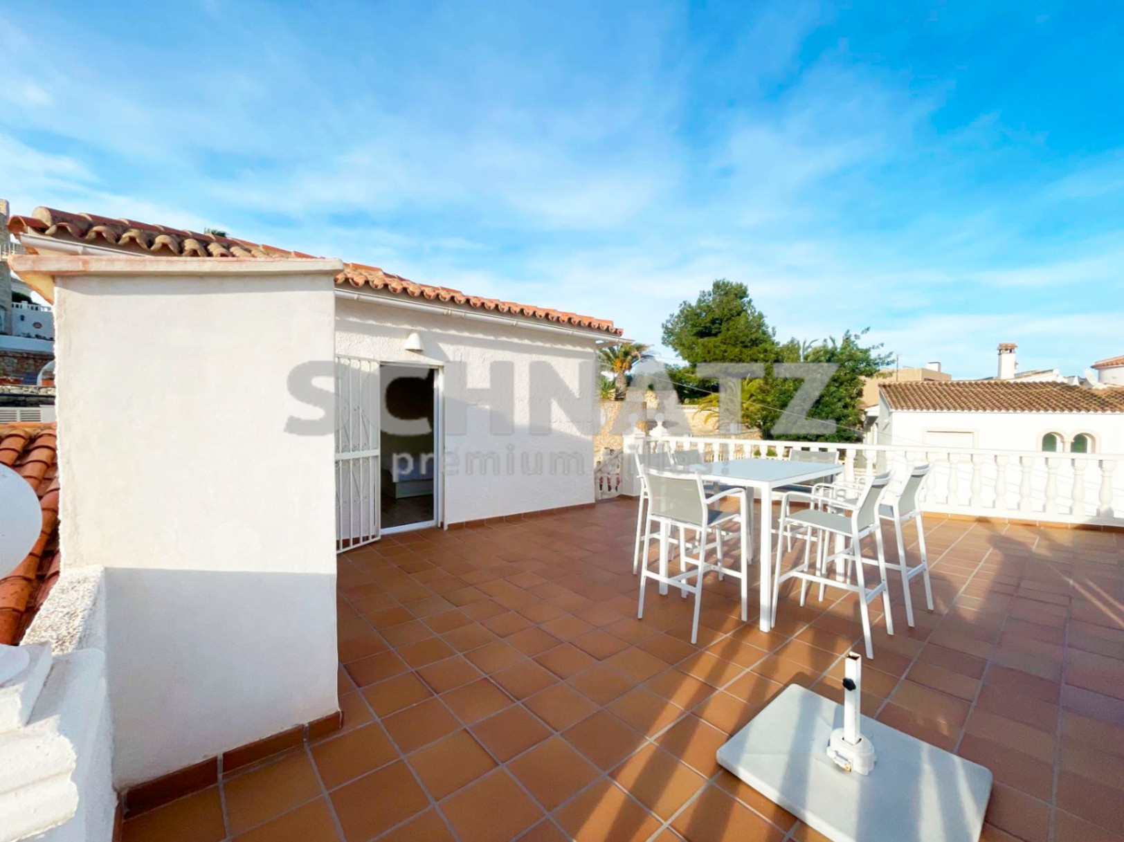 Preciosa villa con vistas panorámicas al mar y al Peñón en venta en Calpe