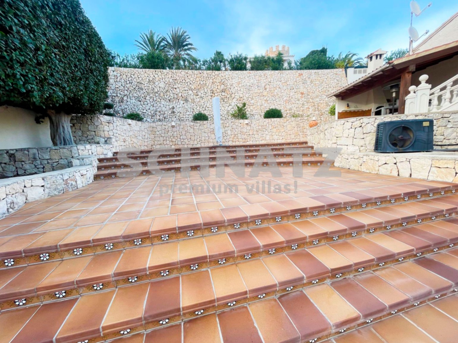 Preciosa villa con vistas panorámicas al mar y al Peñón en venta en Calpe