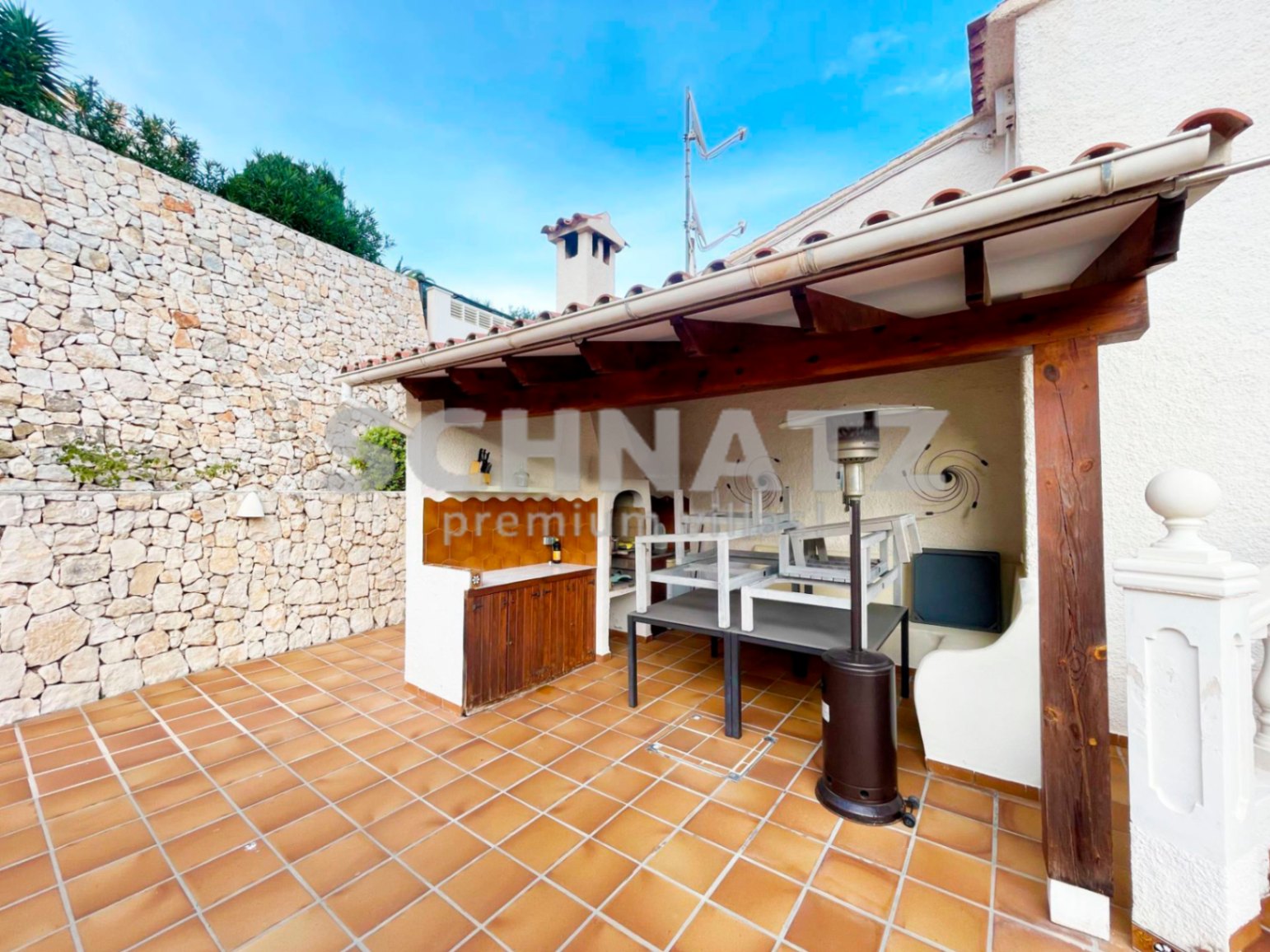 Preciosa villa con vistas panorámicas al mar y al Peñón en venta en Calpe