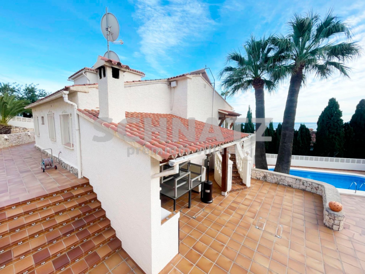 Preciosa villa con vistas panorámicas al mar y al Peñón en venta en Calpe
