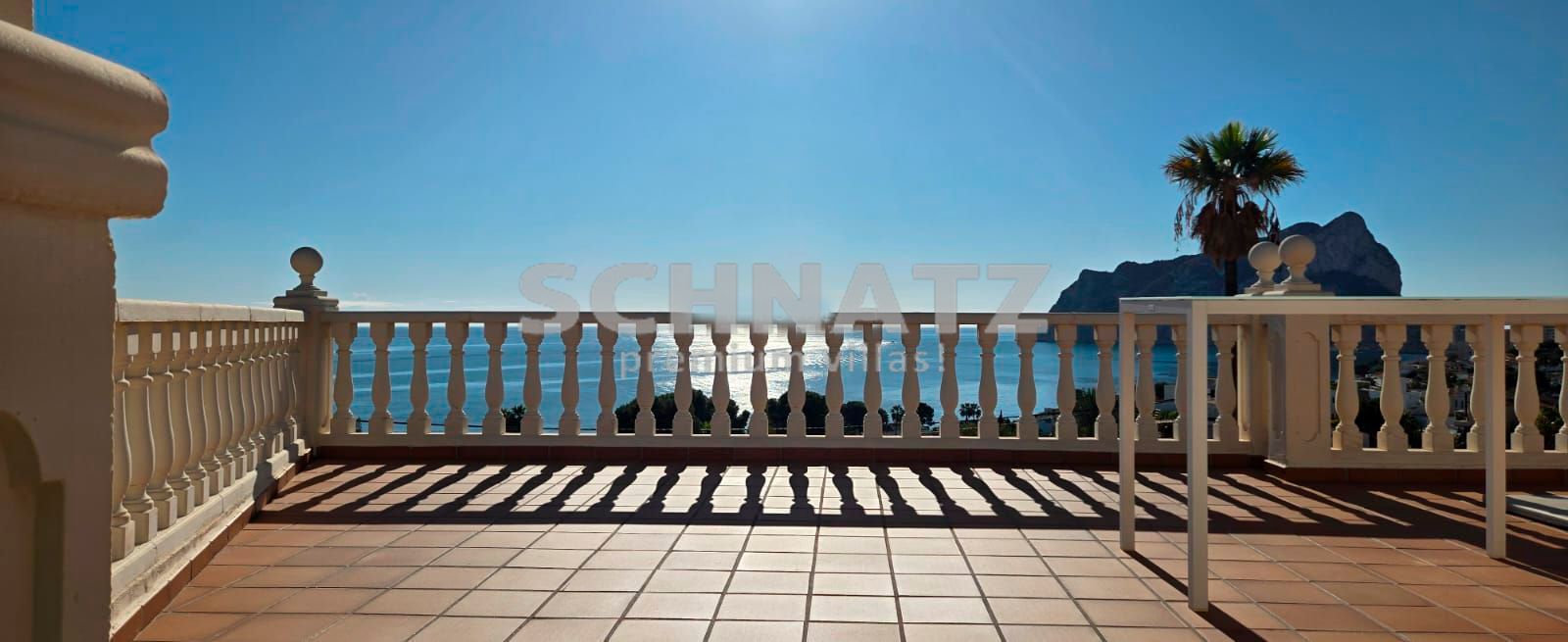 Preciosa villa con vistas panorámicas al mar y al Peñón en venta en Calpe