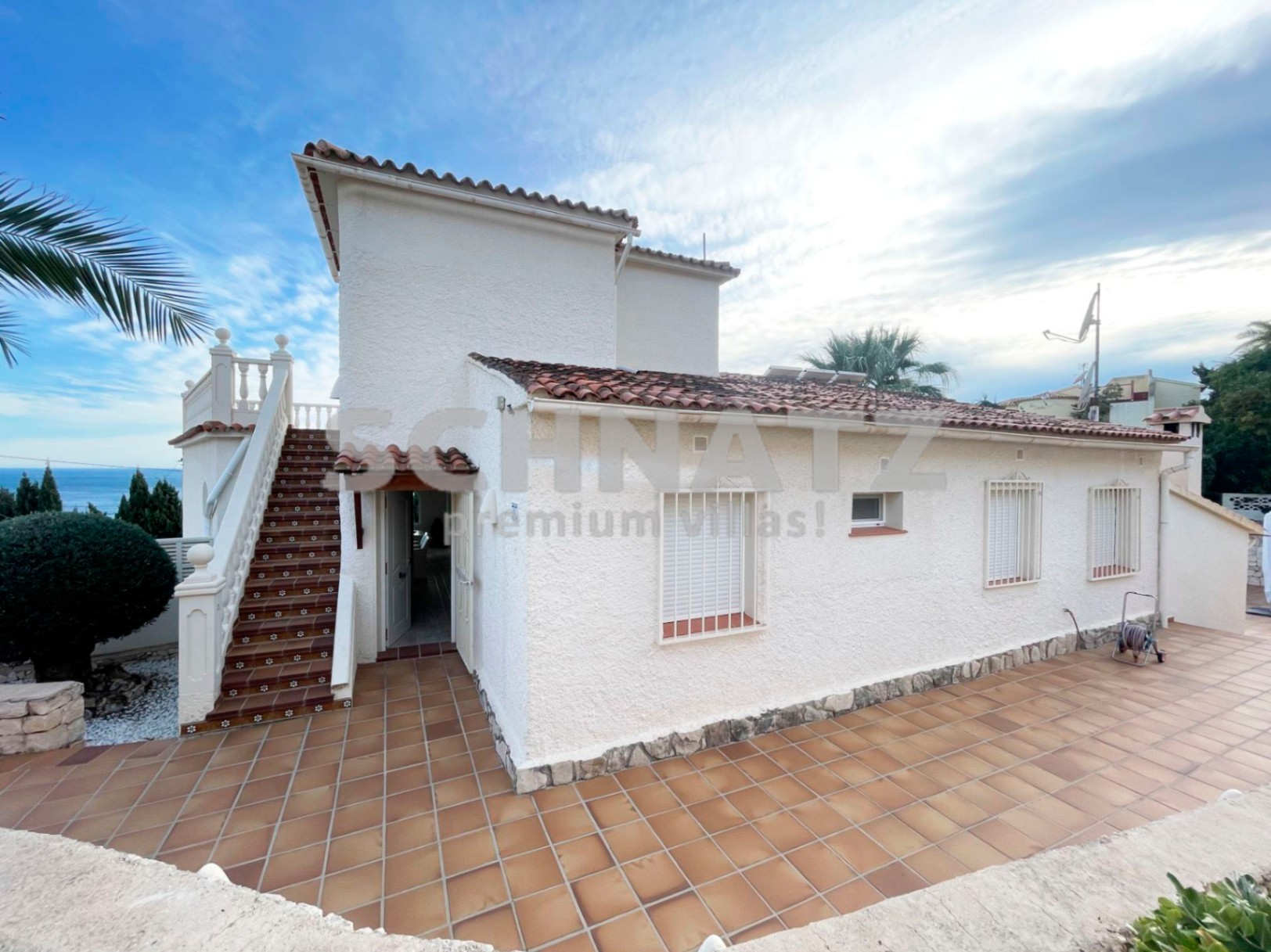 Preciosa villa con vistas panorámicas al mar y al Peñón en venta en Calpe