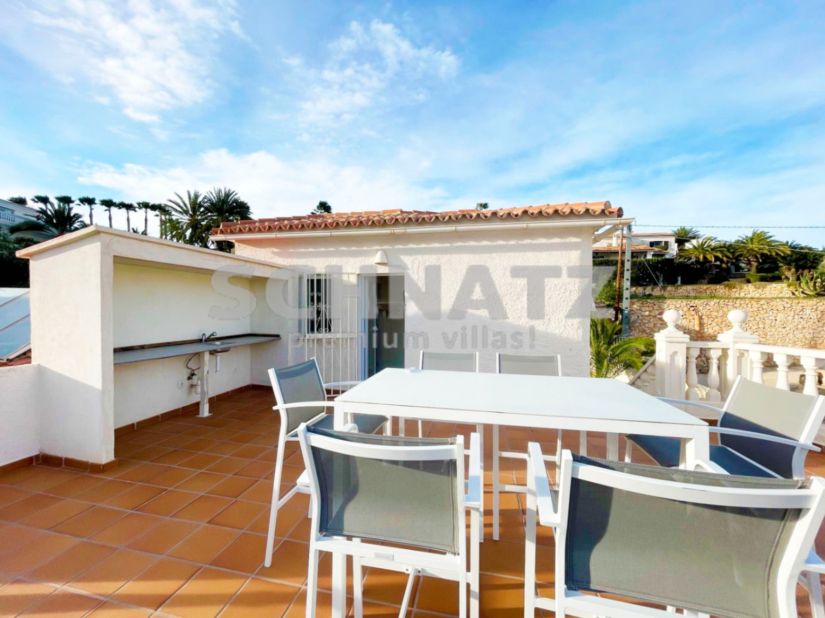 Preciosa villa con vistas panorámicas al mar y al Peñón en venta en Calpe