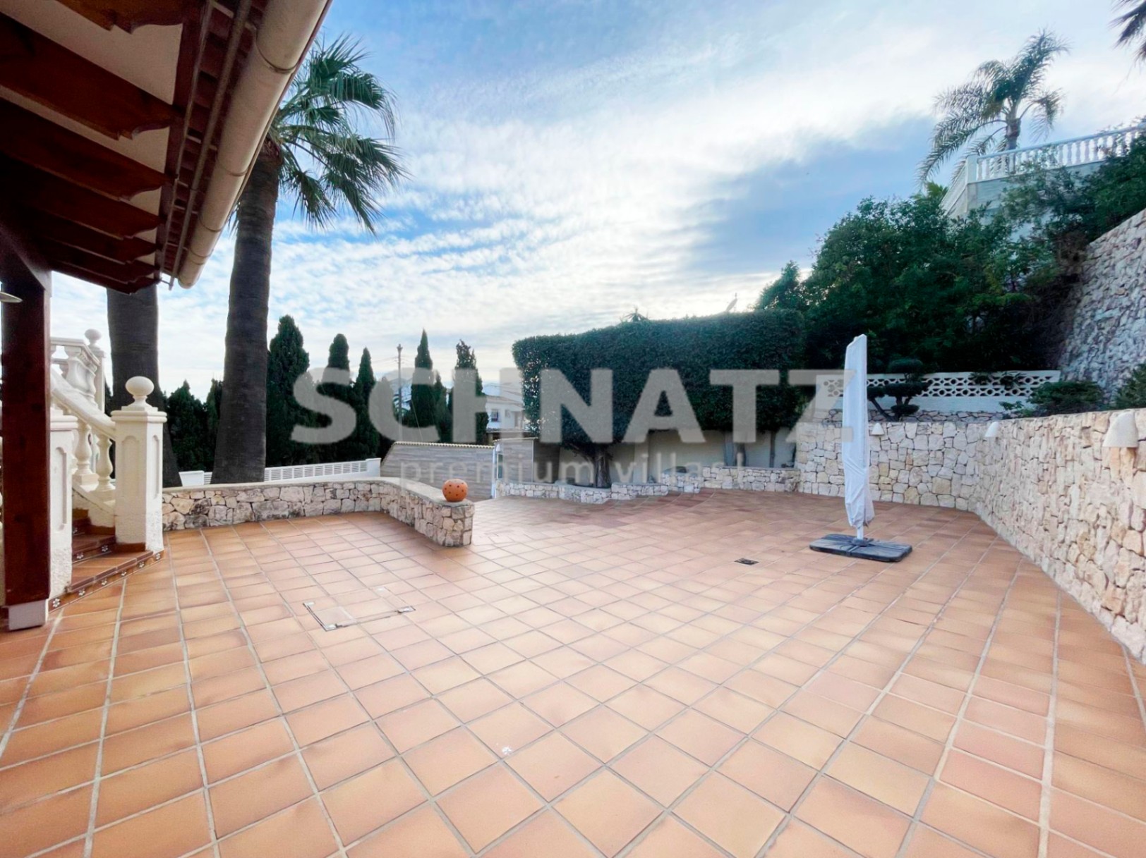 Preciosa villa con vistas panorámicas al mar y al Peñón en venta en Calpe