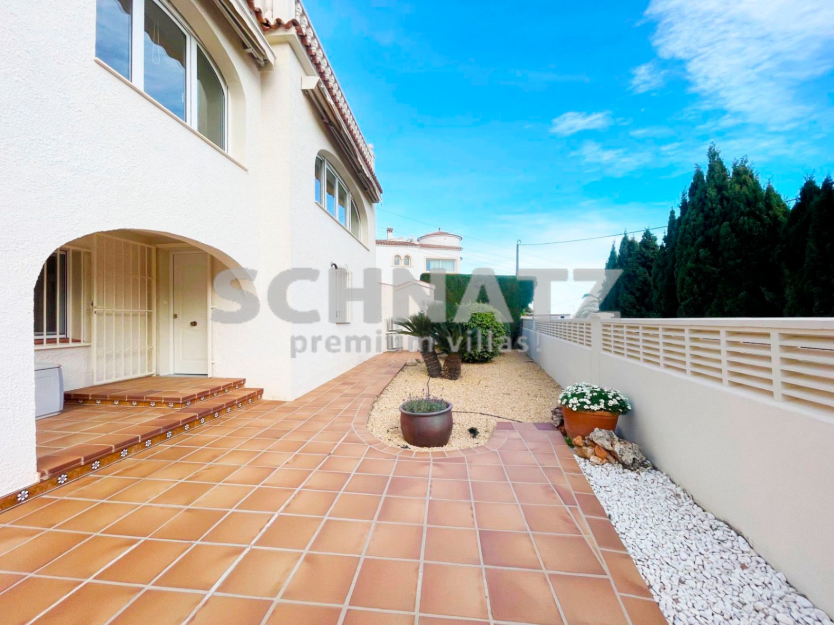 Preciosa villa con vistas panorámicas al mar y al Peñón en venta en Calpe