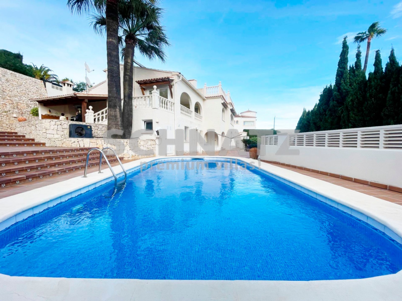 Preciosa villa con vistas panorámicas al mar y al Peñón en venta en Calpe