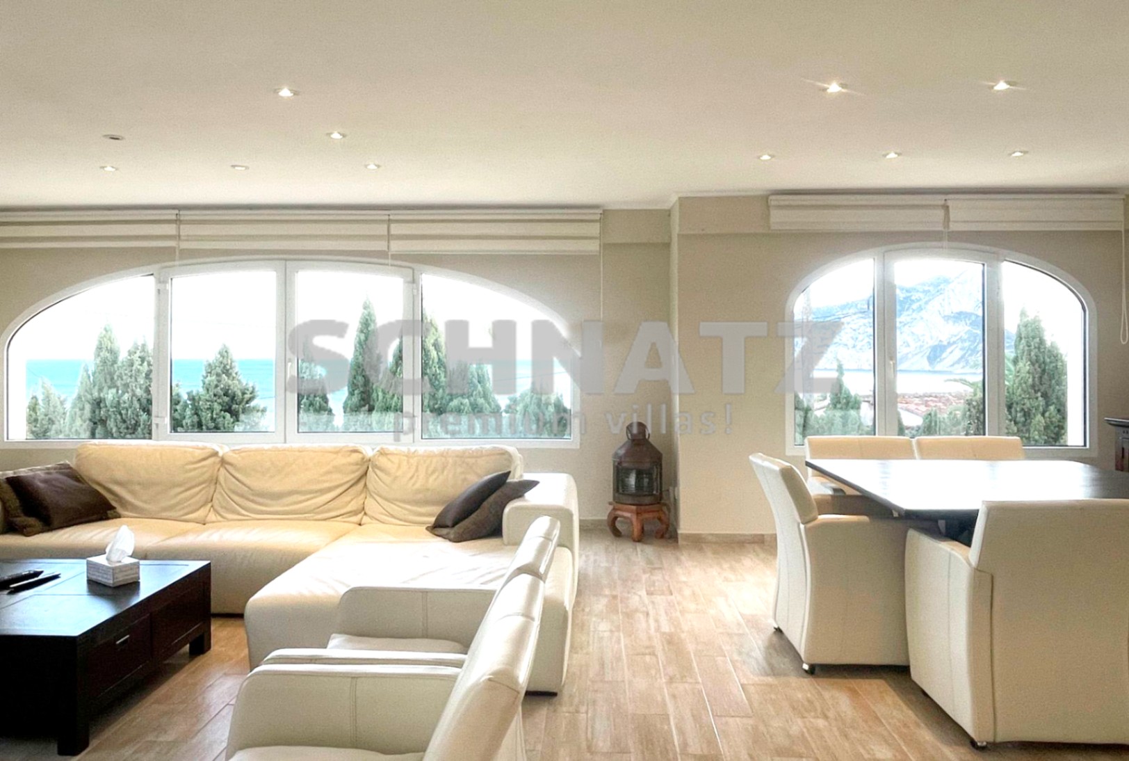 Preciosa villa con vistas panorámicas al mar y al Peñón en venta en Calpe