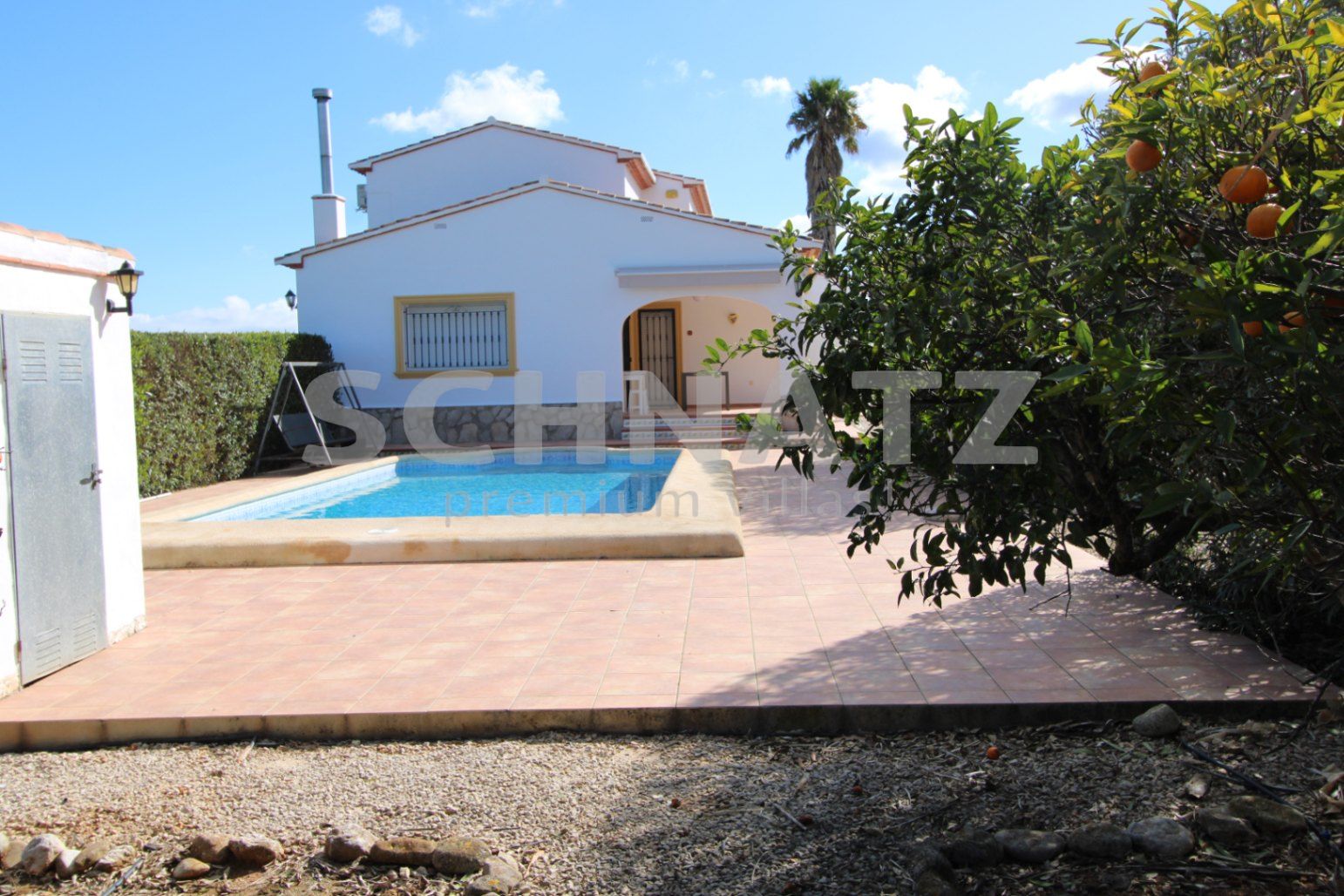 Encantadora villa de 4 dormitorios en una amplia parcela llana con impresionantes vistas al Valle de Orba