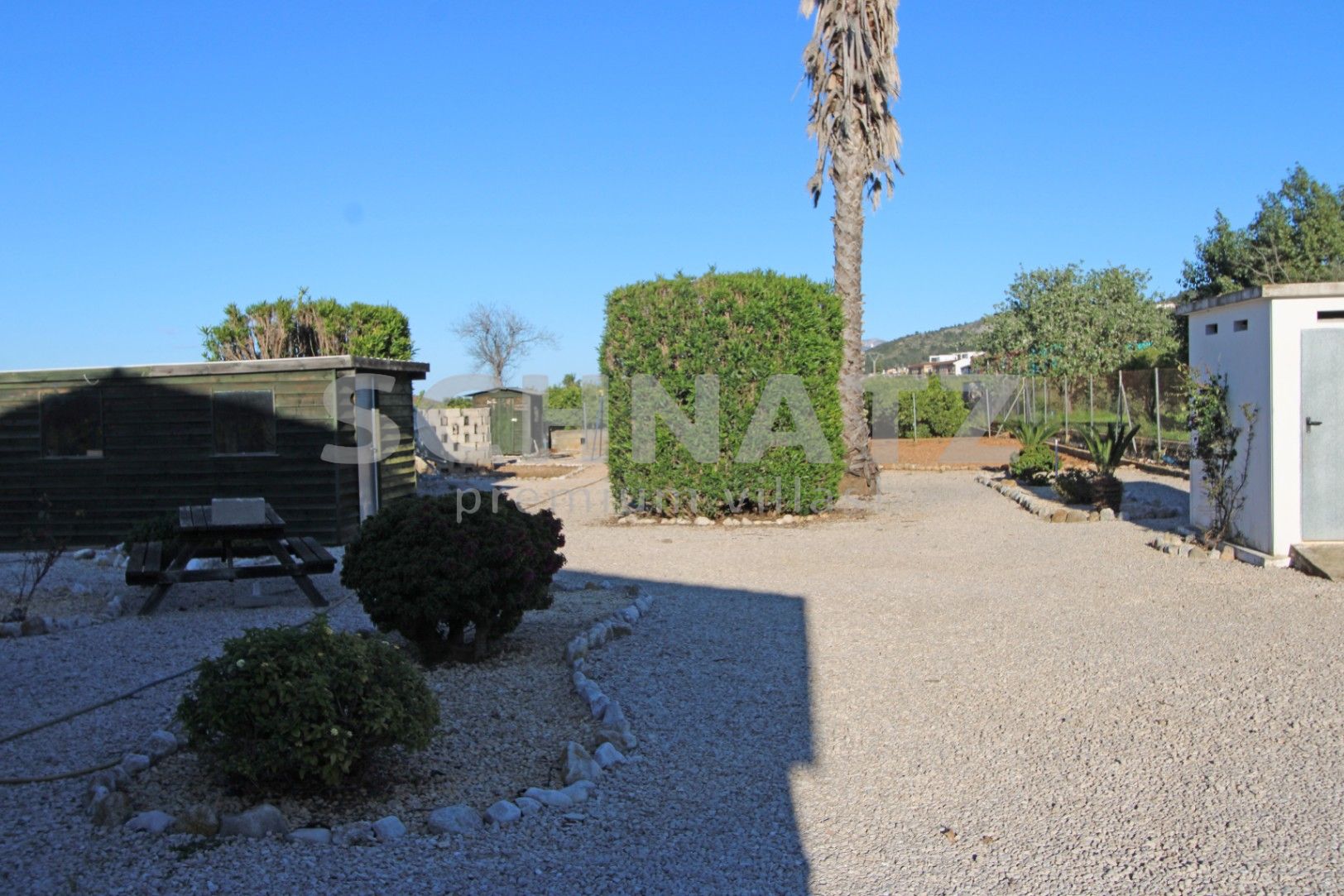 Encantadora villa de 4 dormitorios en una amplia parcela llana con impresionantes vistas al Valle de Orba