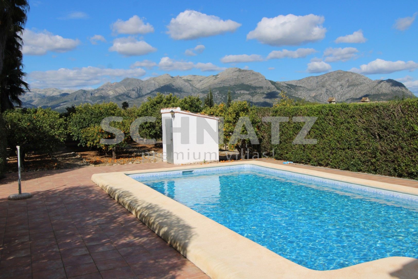 Encantadora villa de 4 dormitorios en una amplia parcela llana con impresionantes vistas al Valle de Orba