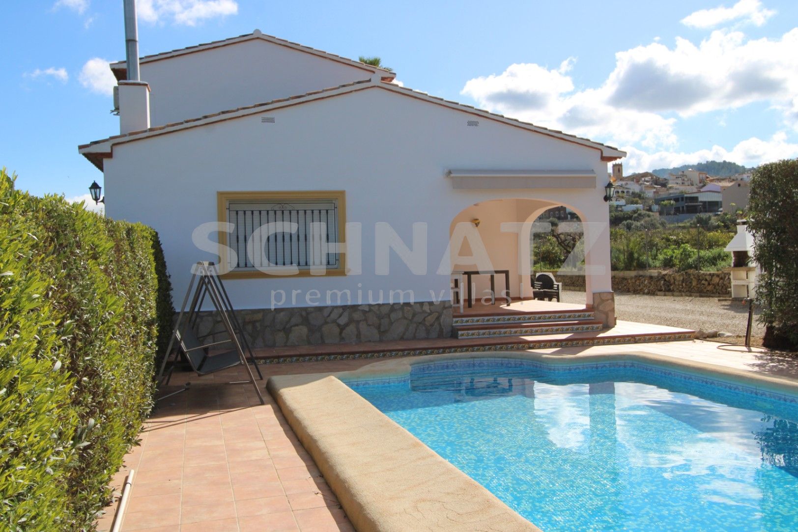 Encantadora villa de 4 dormitorios en una amplia parcela llana con impresionantes vistas al Valle de Orba