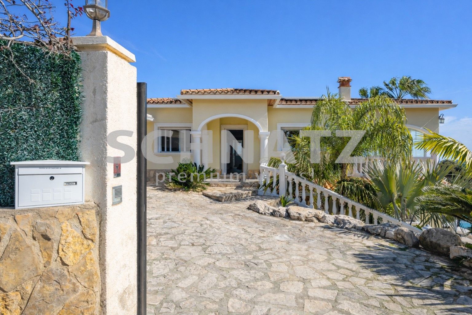 Espectacular villa con vistas al mar y orientación sur en Jávea