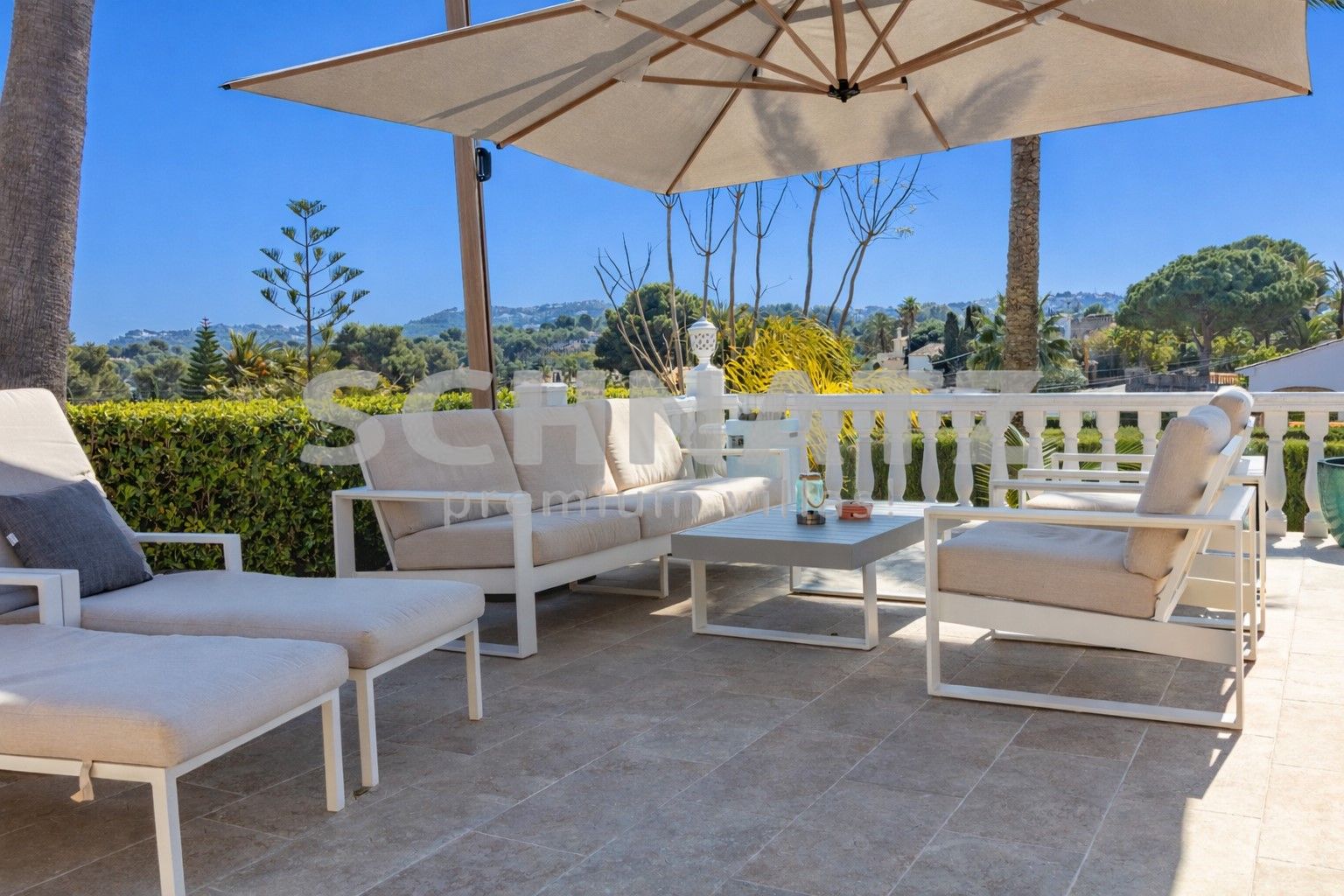 Espectacular villa con vistas al mar y orientación sur en Jávea