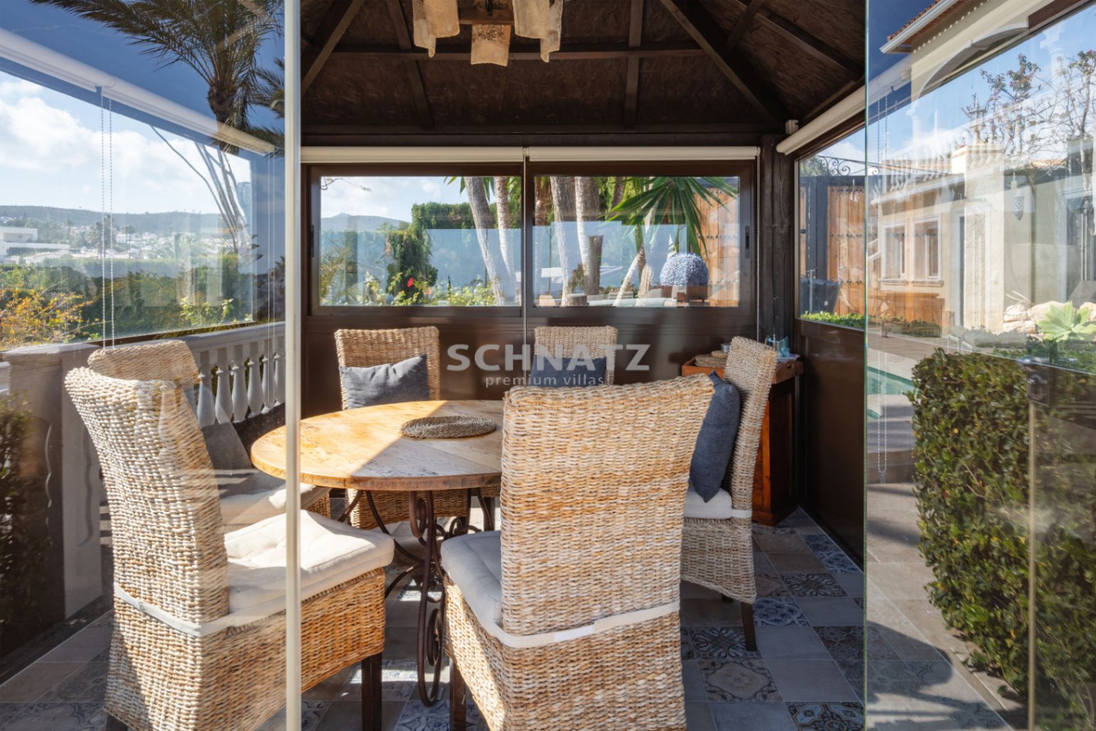 Espectacular villa con vistas al mar y orientación sur en Jávea