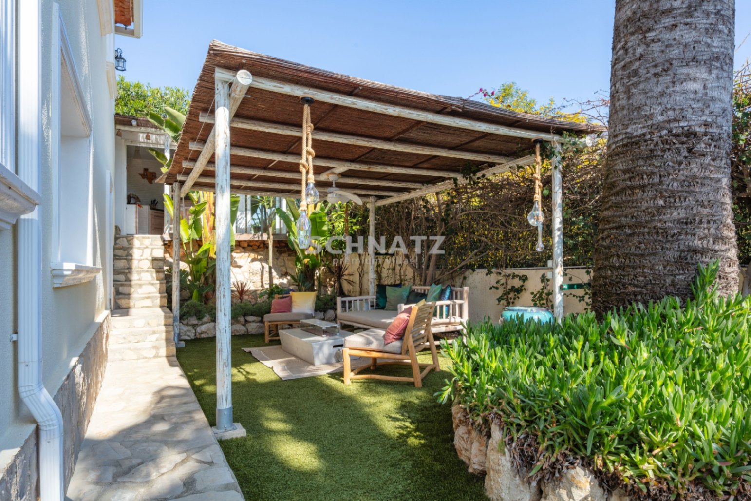 Villa con vistas al mar en Jávea – orientación sur, piscina y dos viviendas independientes