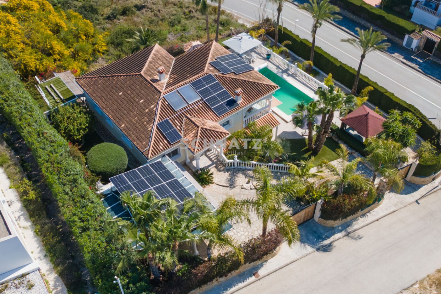 Villa con vistas al mar en Jávea – orientación sur, piscina y dos viviendas independientes