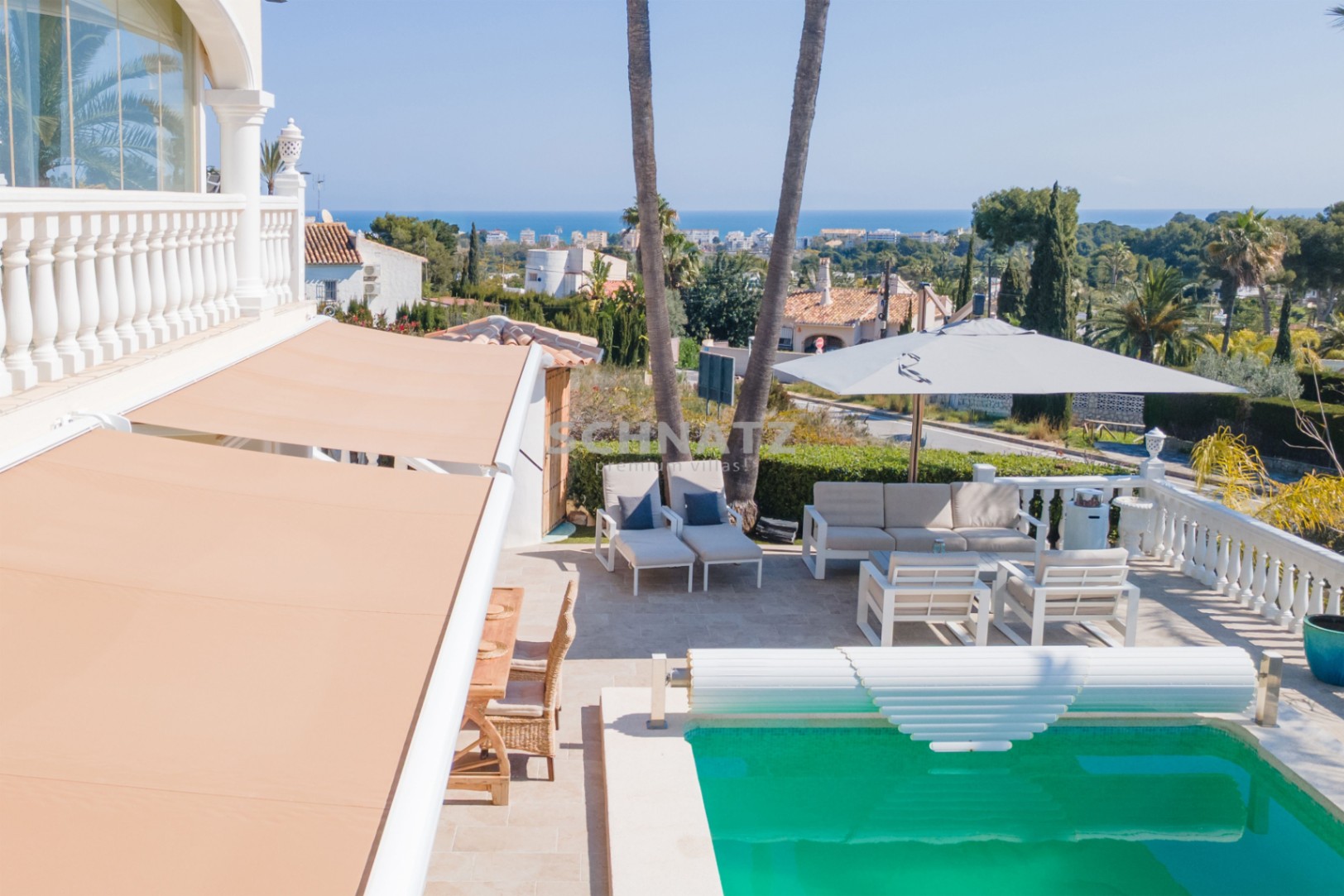 Villa con vistas al mar en Jávea – orientación sur, piscina y dos viviendas independientes
