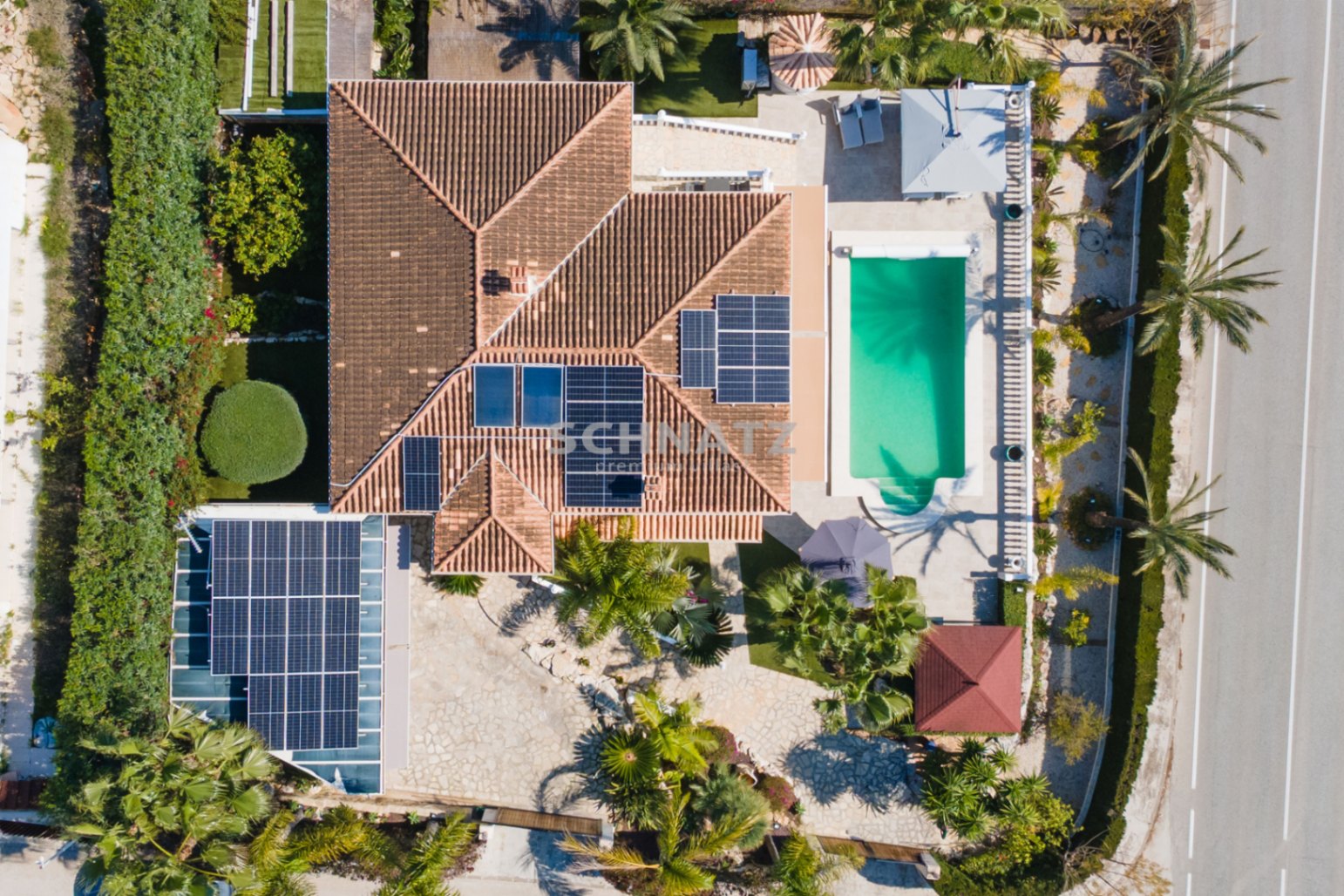 Villa con vistas al mar en Jávea – orientación sur, piscina y dos viviendas independientes