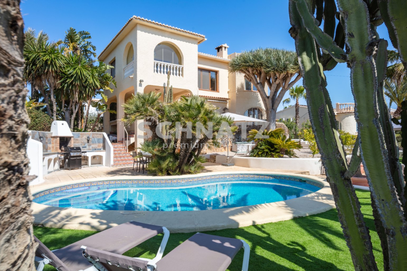 Encantadora villa en Jávea con vistas al mar y piscina