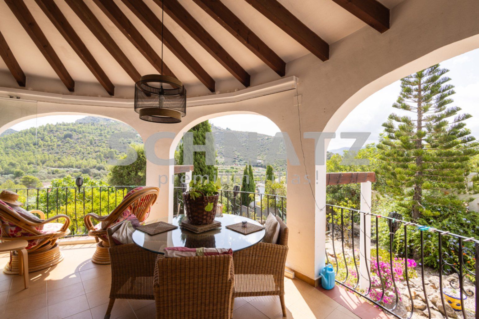 Chalet con vistas a la montaña en Alcalalí