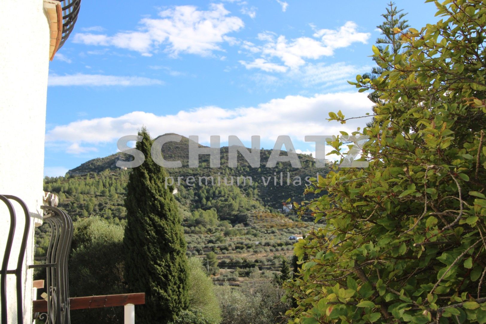 Chalet con vistas a la montaña en Alcalalí