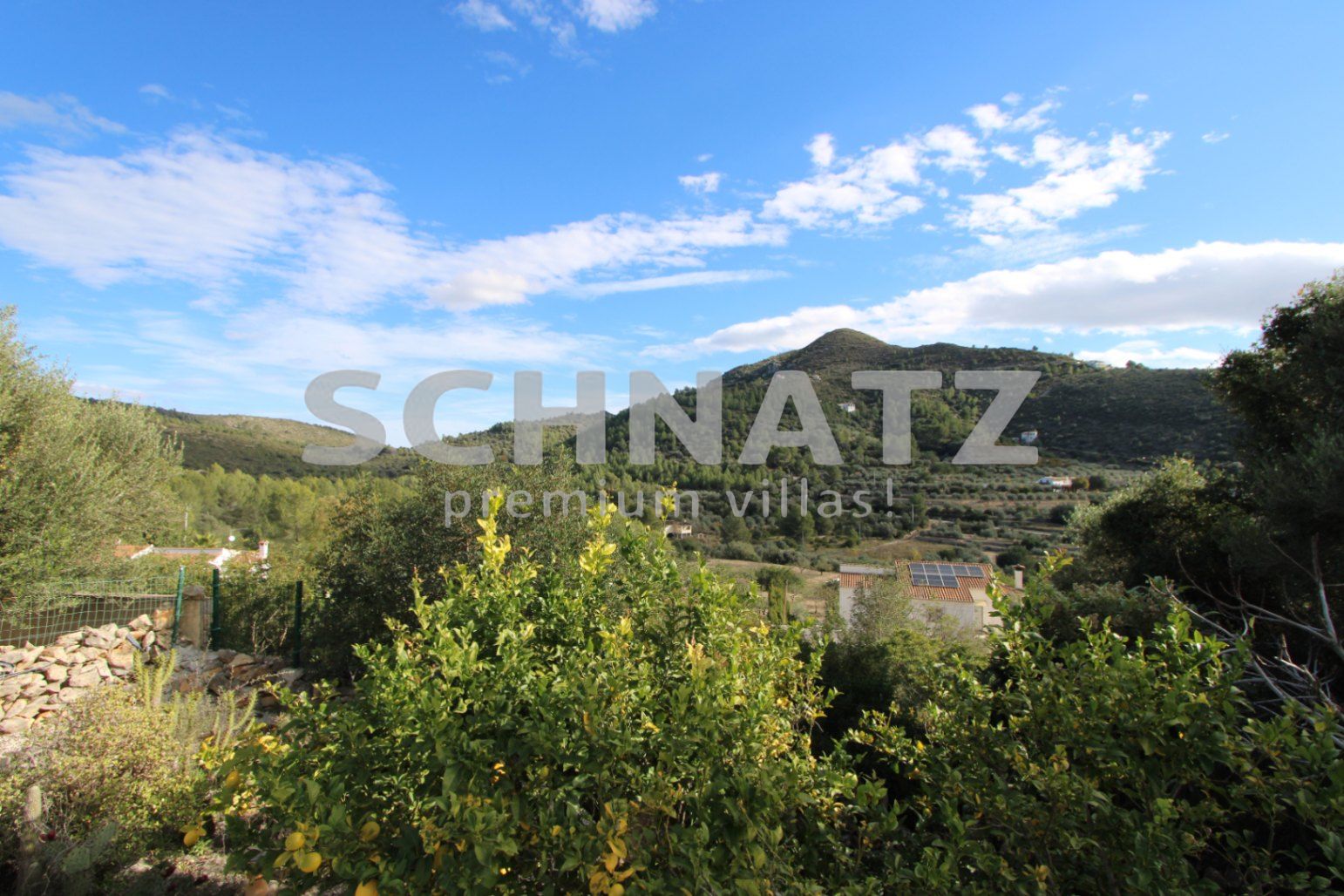 Chalet con vistas a la montaña en Alcalalí