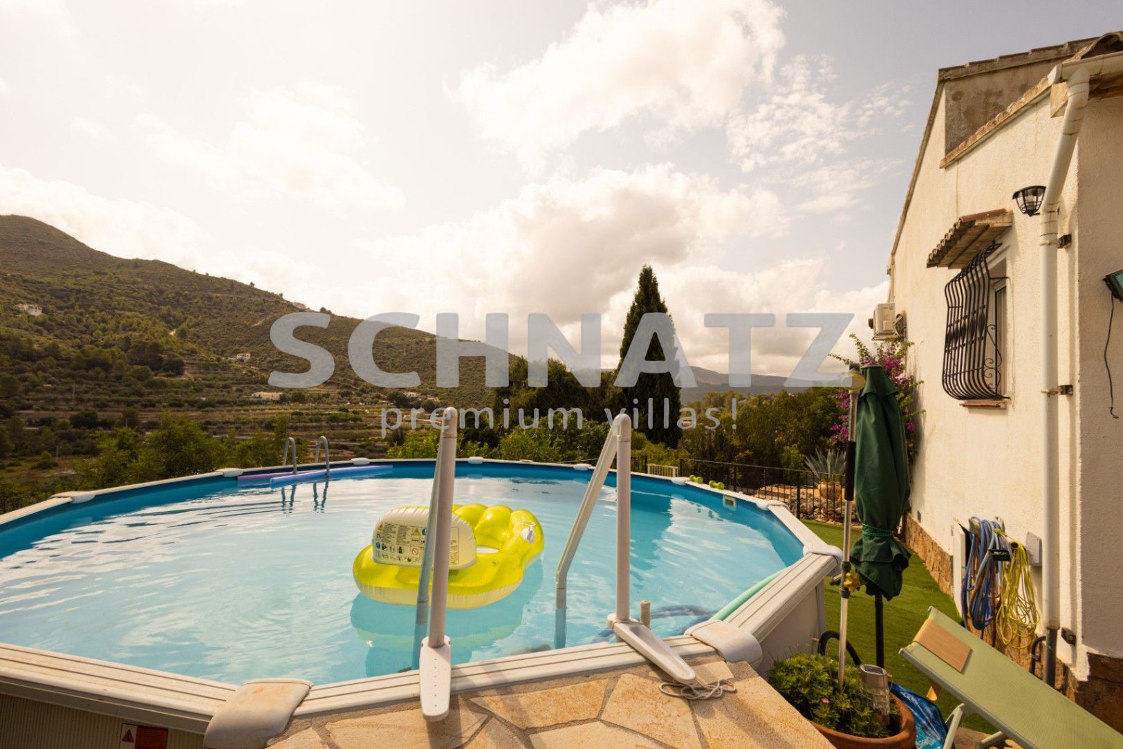 Chalet con vistas a la montaña en Alcalalí