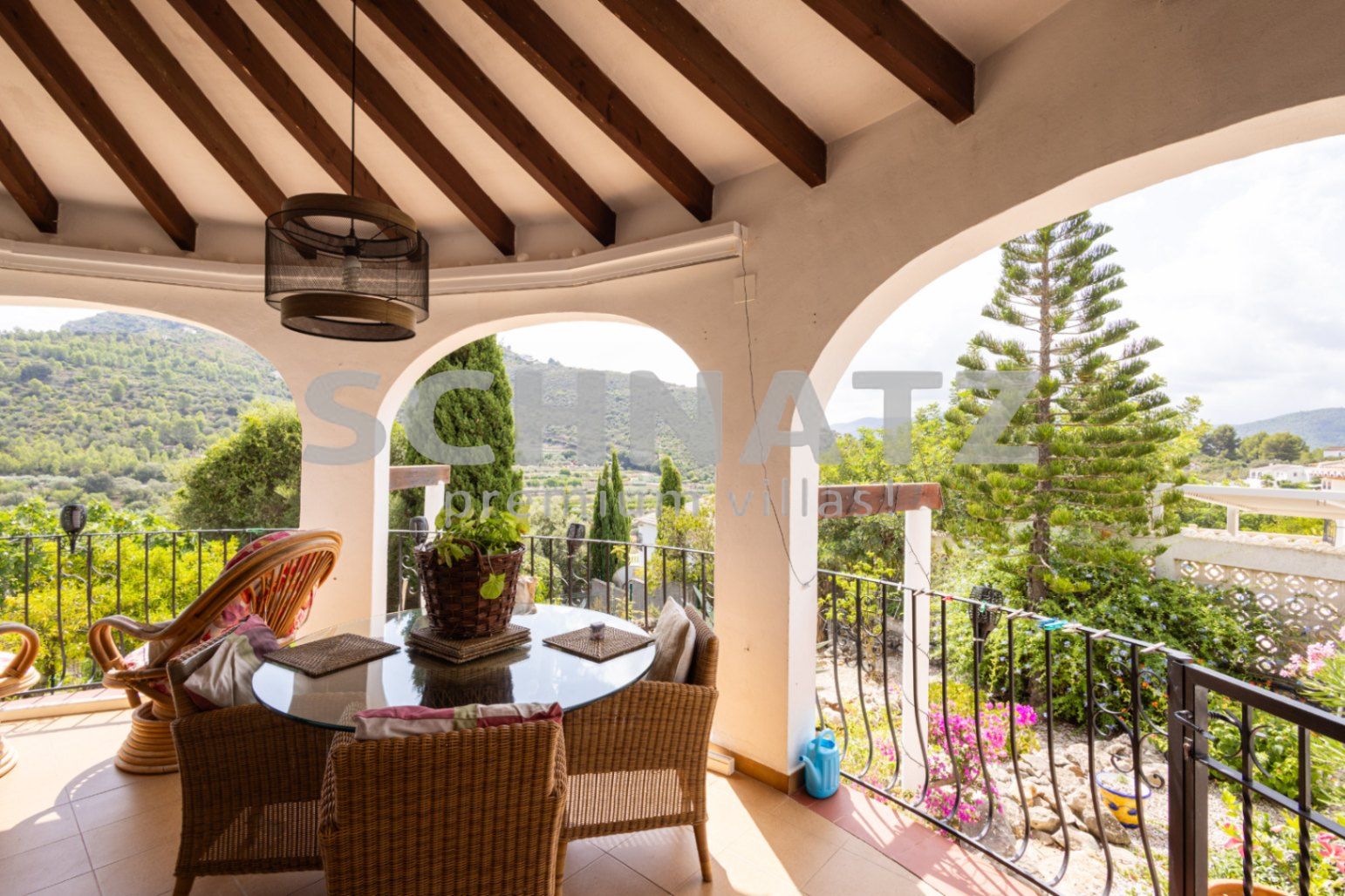 Chalet con vistas a la montaña en Alcalalí