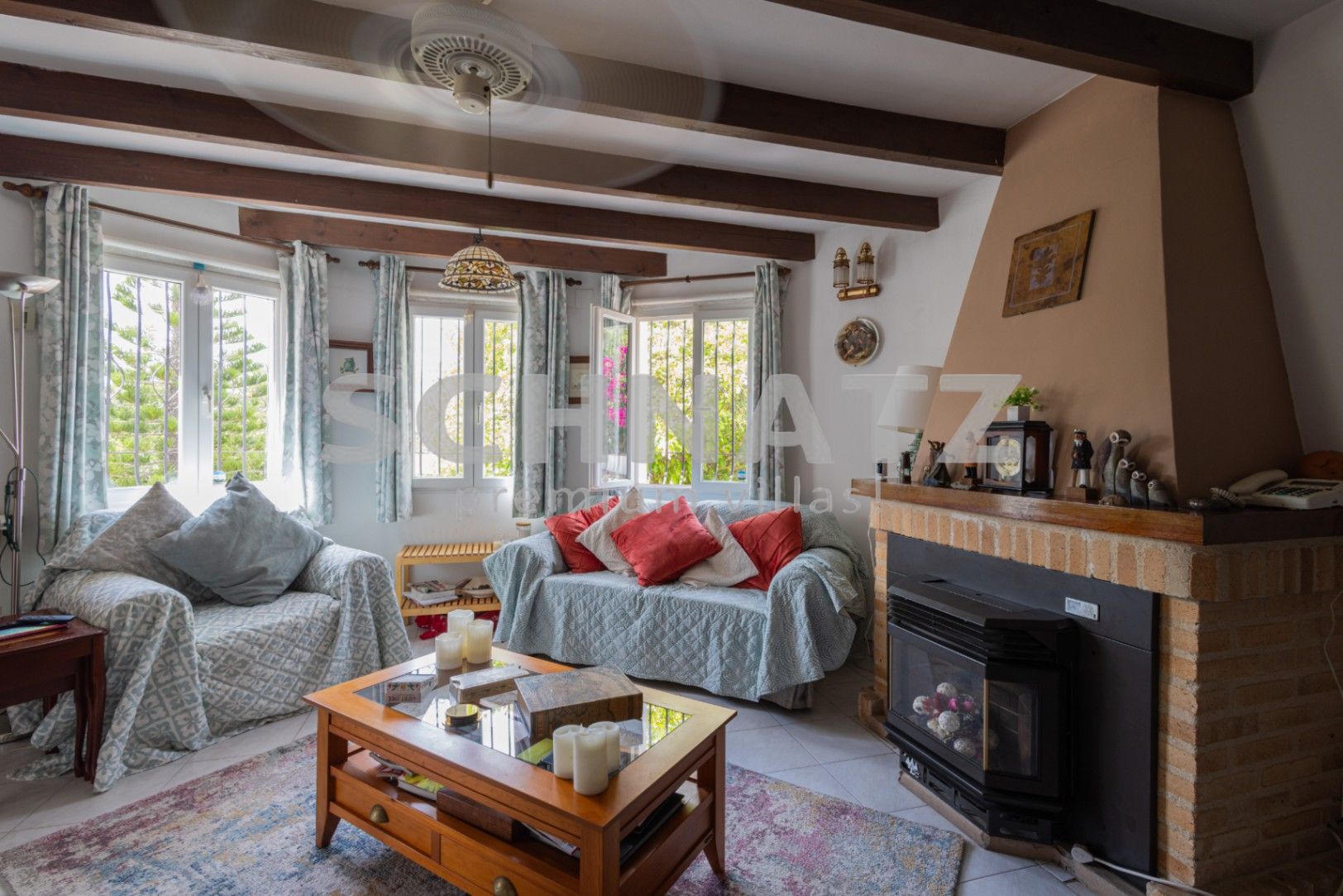 Chalet con vistas a la montaña en Alcalalí