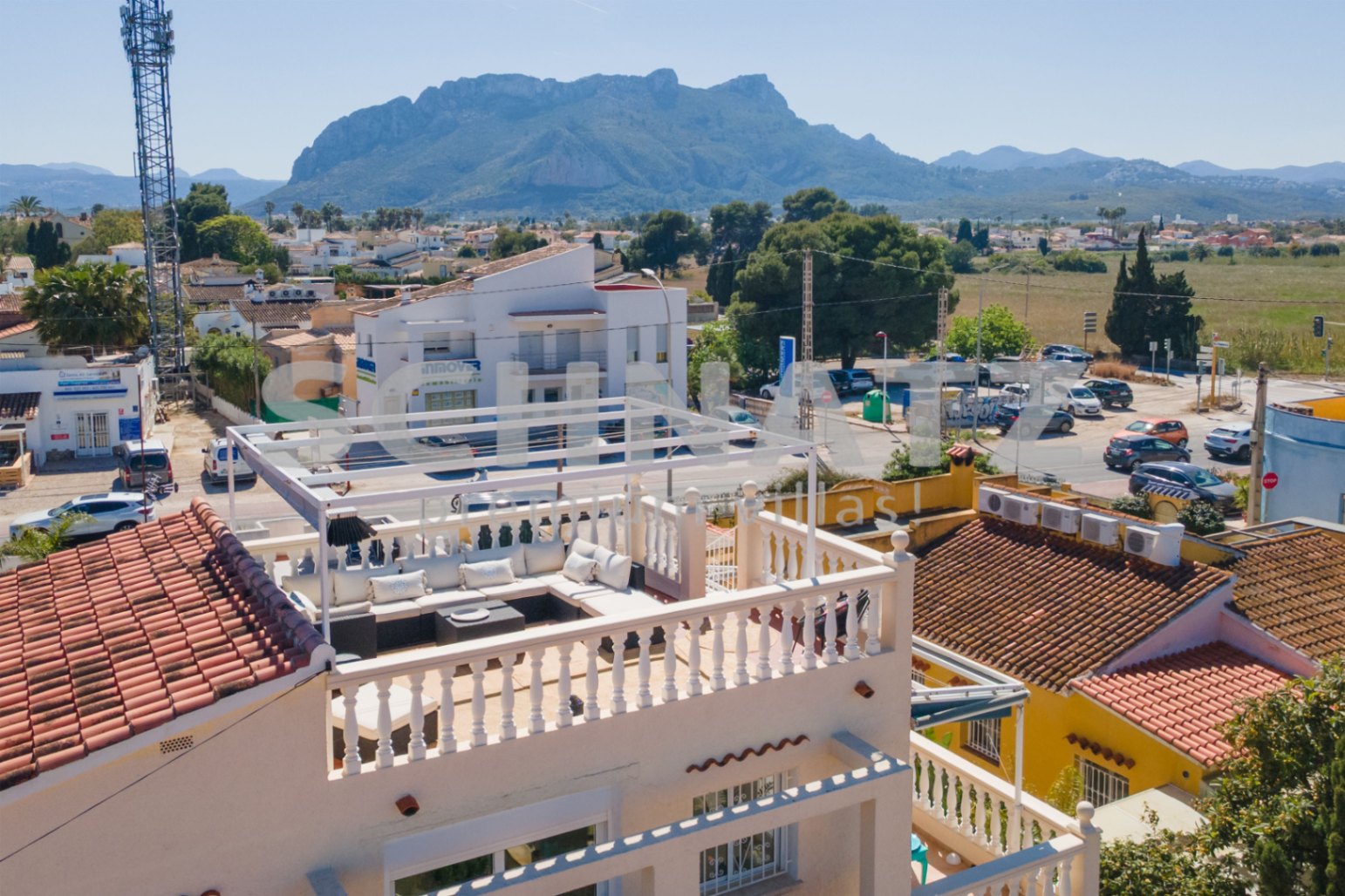 Villa totalmente renovada en Els Poblets – a solo 50 metros de la playa, con vistas al mar