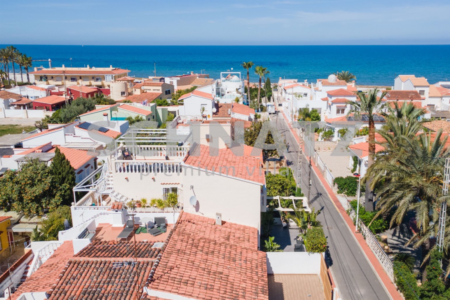 Villa totalmente renovada en Els Poblets – cerca de la playa con terraza en la azotea y bonitas vistas