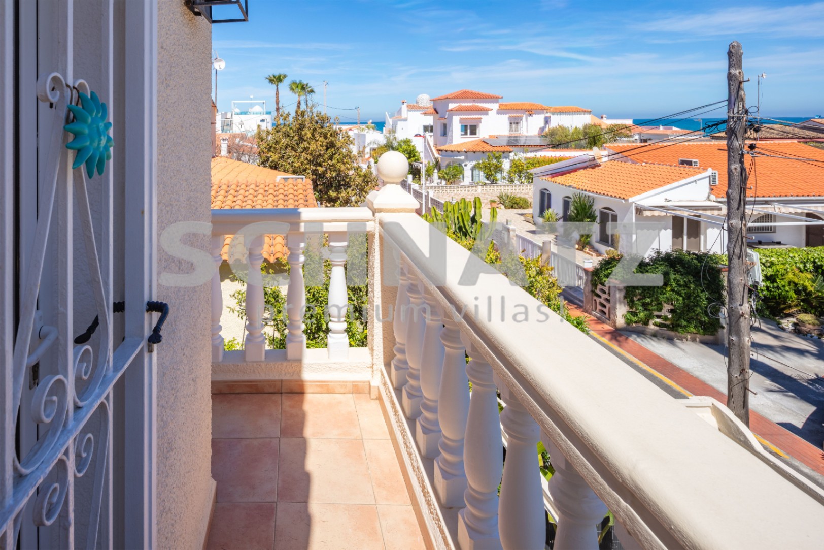 Villa totalmente renovada en Els Poblets con terraza en la azotea y cerca del mar