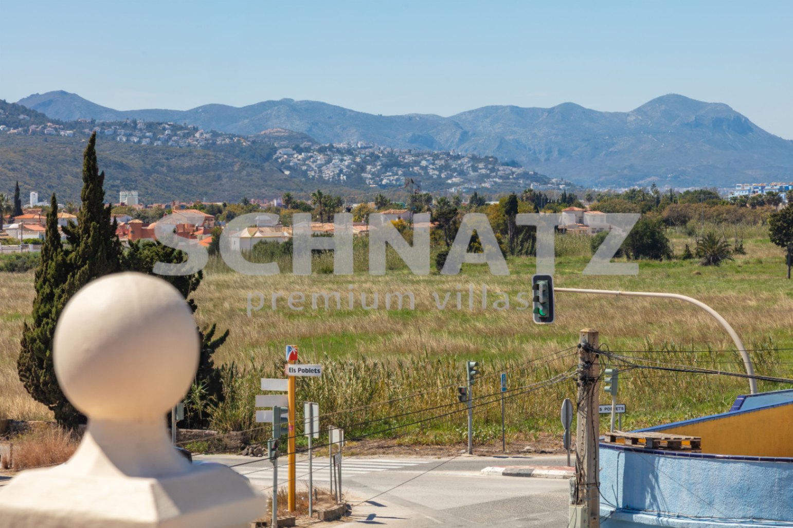 Villa totalmente renovada en Els Poblets con terraza en la azotea y cerca del mar