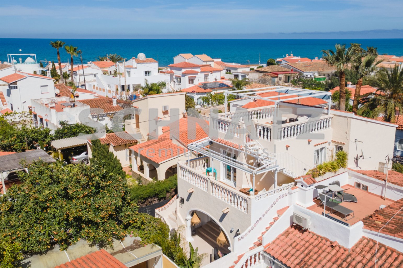 Villa totalmente renovada en Els Poblets con terraza en la azotea y cerca del mar