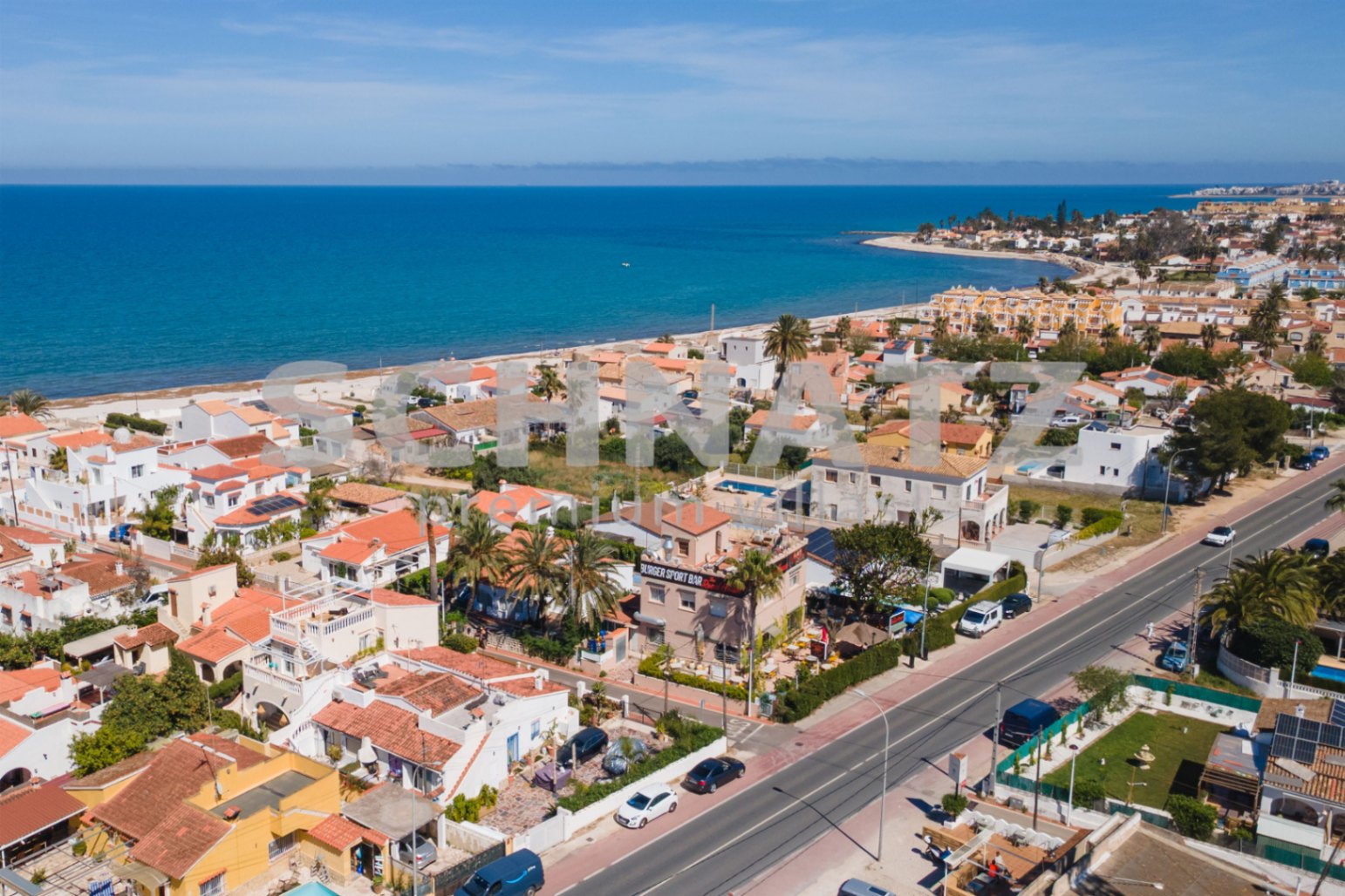 Villa totalmente renovada en Els Poblets con terraza en la azotea y cerca del mar