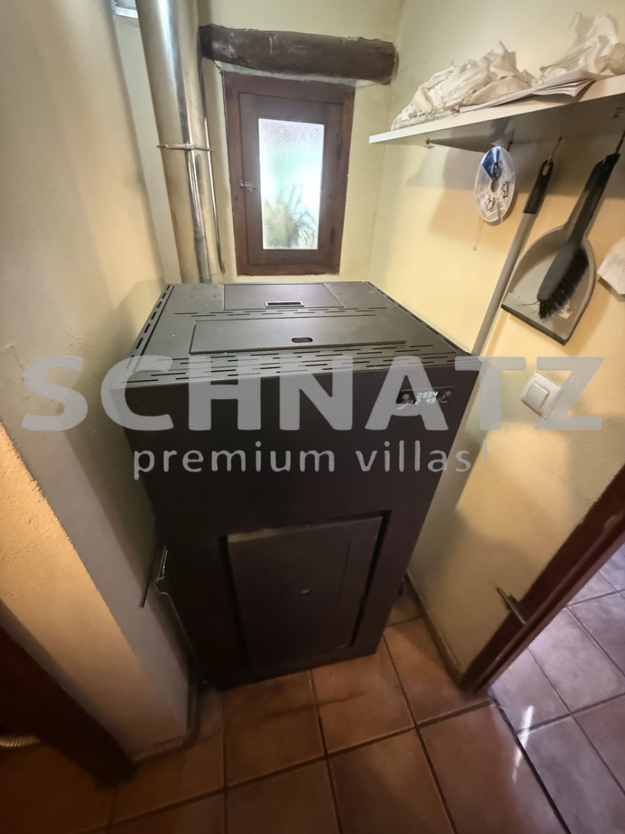 Elegante finca en orientación sur con piscina, placas solares y amplias vistas al valle