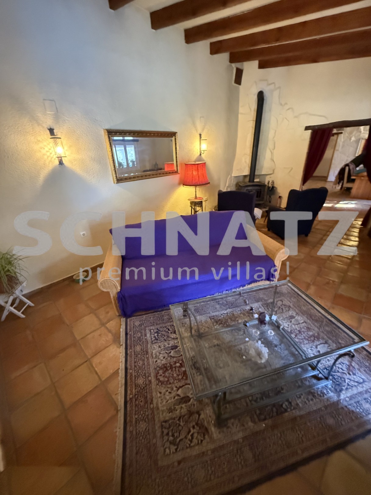 Elegante finca en orientación sur con piscina, placas solares y amplias vistas al valle